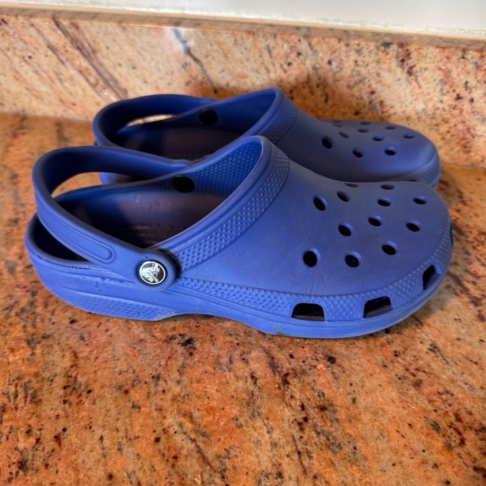 CROCS Men’s 7 or Women’s 9 Blue Sandals